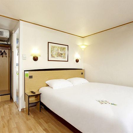Campanile Hotel Mayenne Room photo
