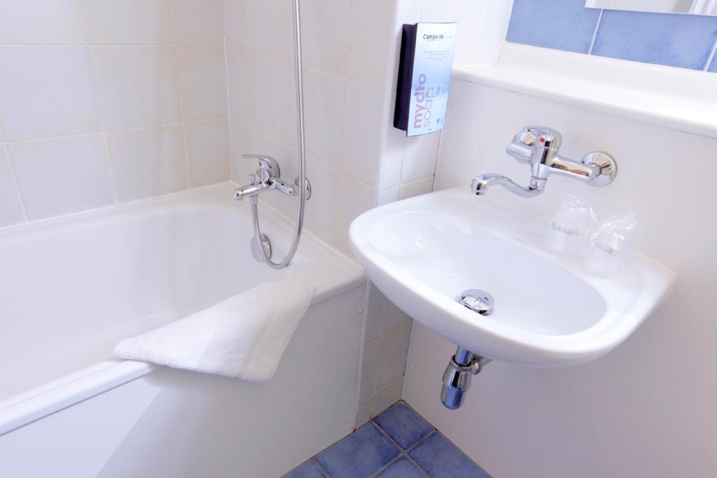 Campanile Hotel Mayenne Room photo